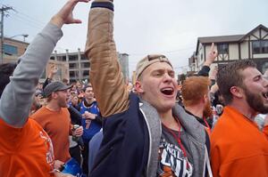 Students cheered for Syracuse before the Final Four game on Saturday.