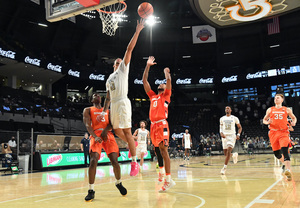 Syracuse rode a 23-5 run to retake the lead at the end of the first half but collapsed down the stretch.