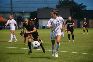 Freshman Pauline Machtens scored in a second-straight game for the Orange, lifting them 2-0 over New Hampshire.