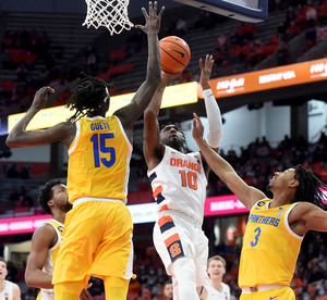 Syracuse snapped its 3-game losing streak on Tuesday, defeating Pittsburgh 77-61.