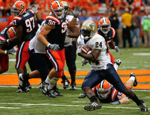 Pittsburgh RB Kevin Collier runs the ball during the game today. The Orange couldn't keep the lead, losing 34-24 in the fourth quarter.